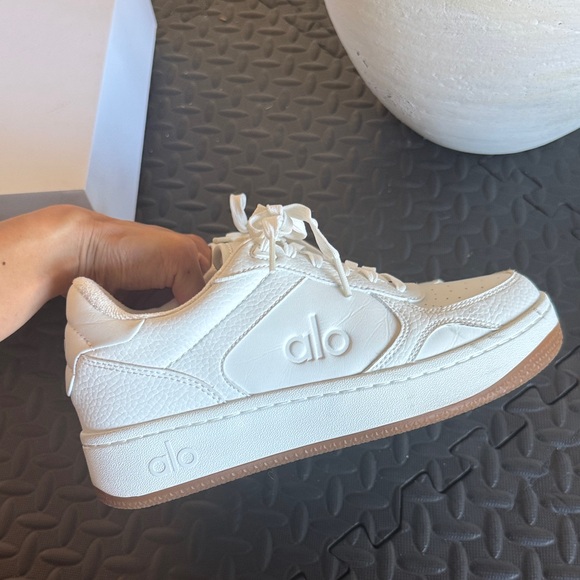 ALO Yoga White recovery mode Sneakers - Picture 5 of 9